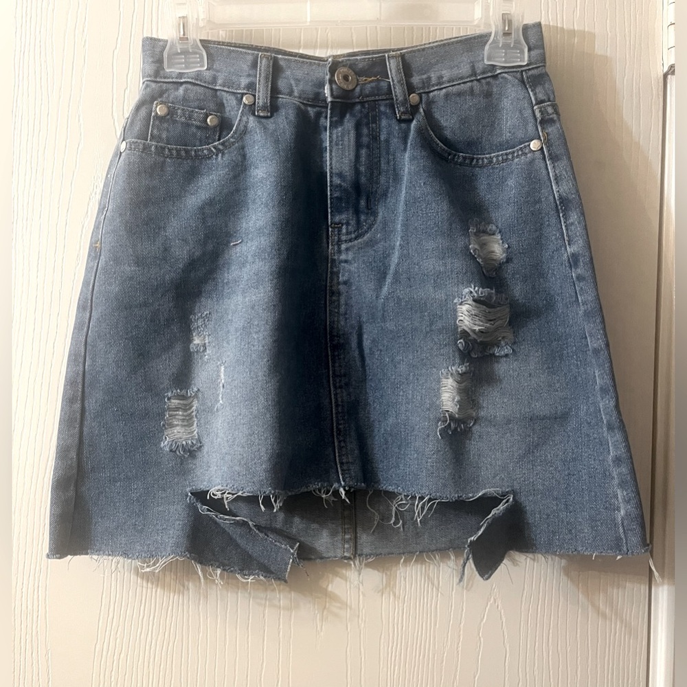 🛍️NWOT POL Small Distressed Blue Denim Skirt